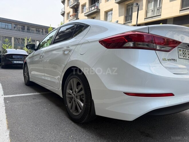 Hyundai Elantra-15