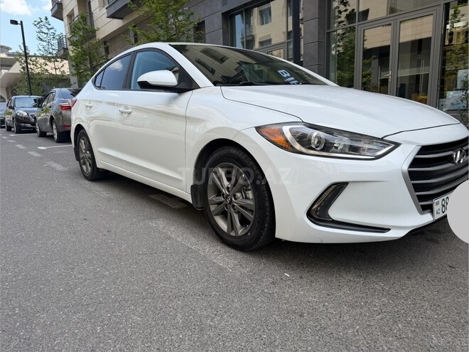 Hyundai Elantra-4