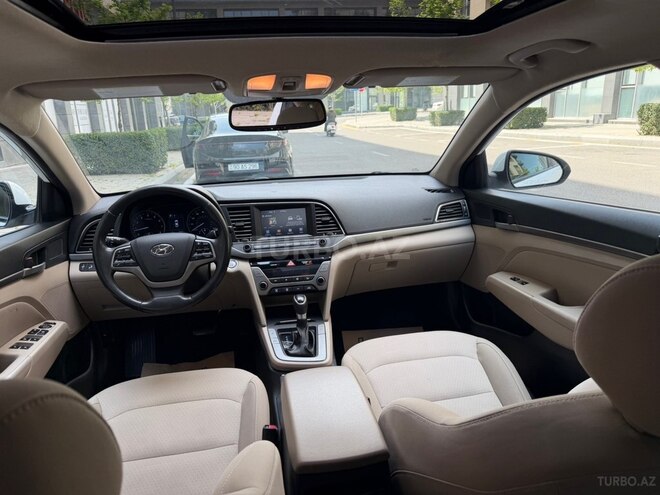 Hyundai Elantra-14