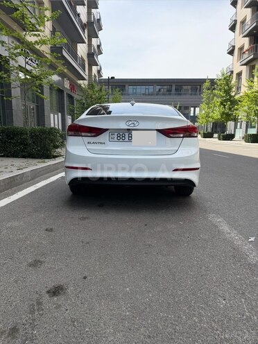 Hyundai Elantra-2