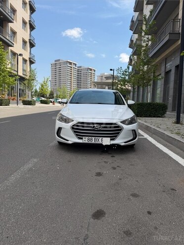 Hyundai Elantra-1