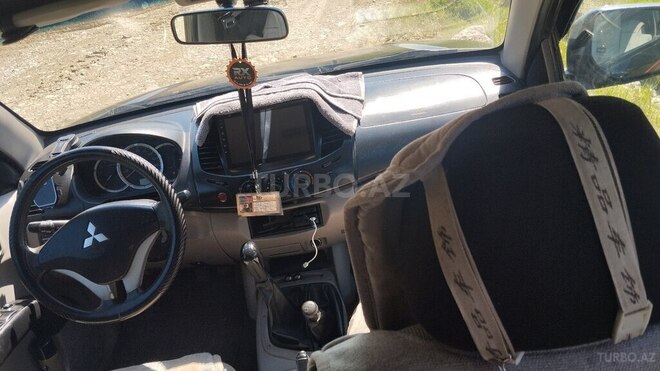 Mitsubishi L200-7