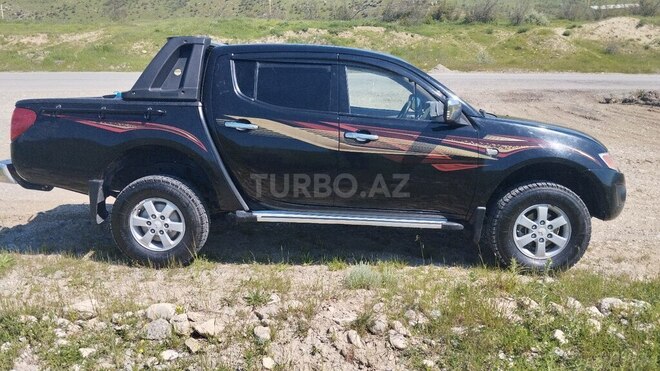 Mitsubishi L200-9