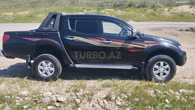 Mitsubishi L200-10