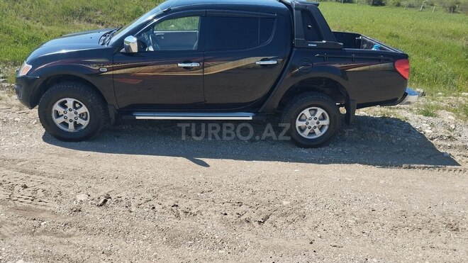 Mitsubishi L200-12