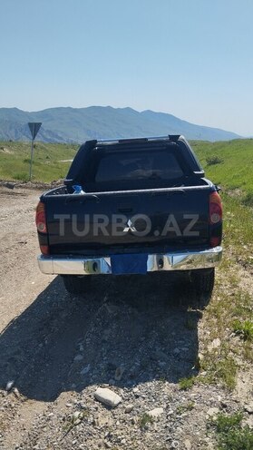 Mitsubishi L200-13