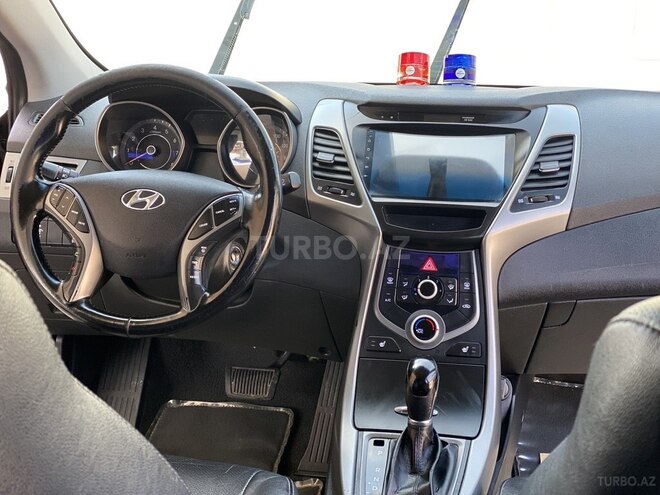 Hyundai Elantra-7