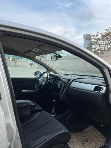 Nissan Tiida-8