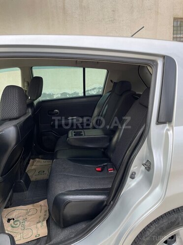 Nissan Tiida-10