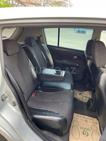 Nissan Tiida-11