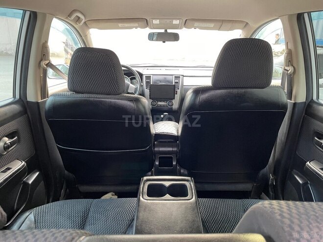 Nissan Tiida-12