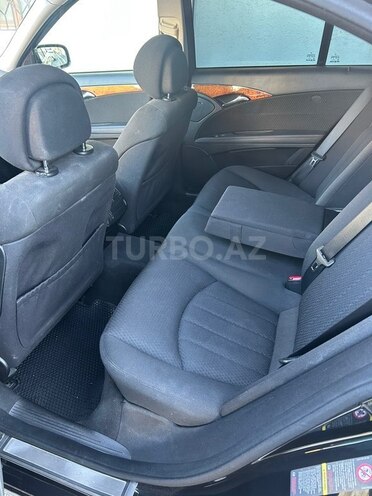 Mercedes E 200-11