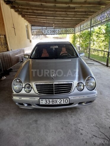Mercedes E 240-1