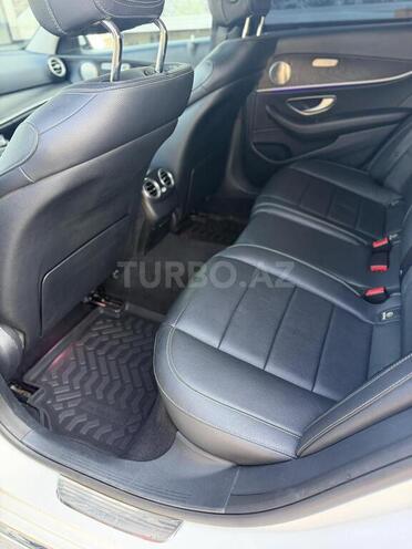 Mercedes E 220 d-12