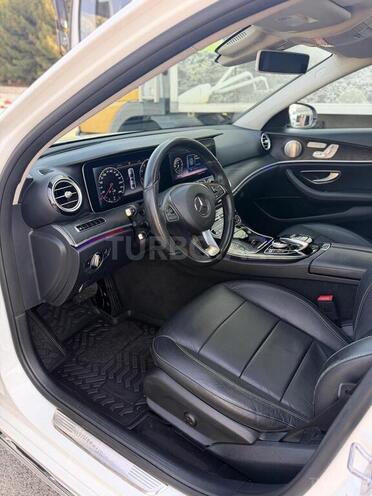 Mercedes E 220 d-3
