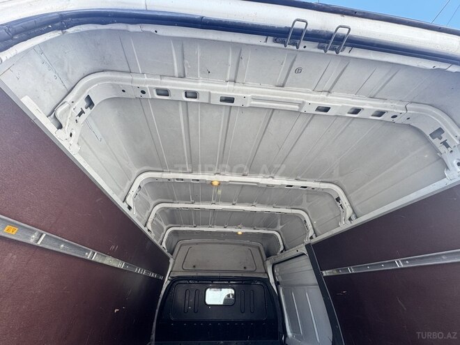 Ford Transit-8
