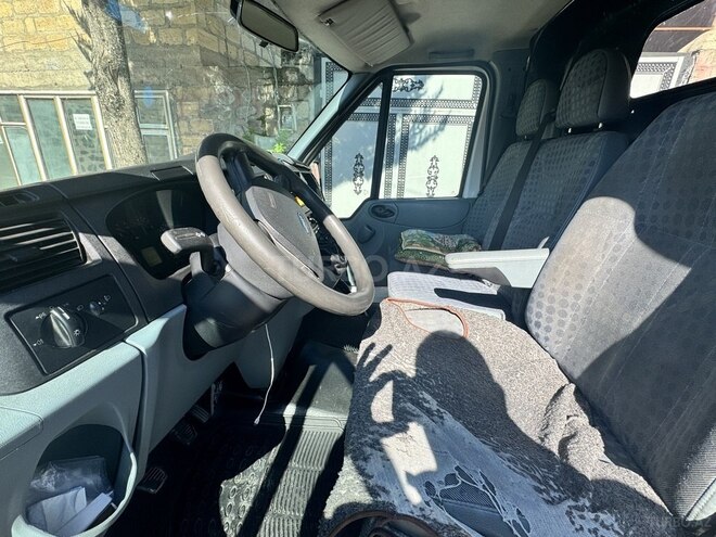 Ford Transit-13