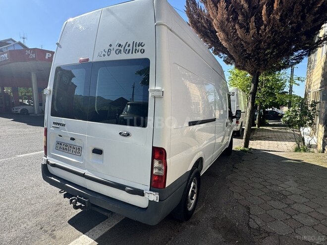 Ford Transit-4