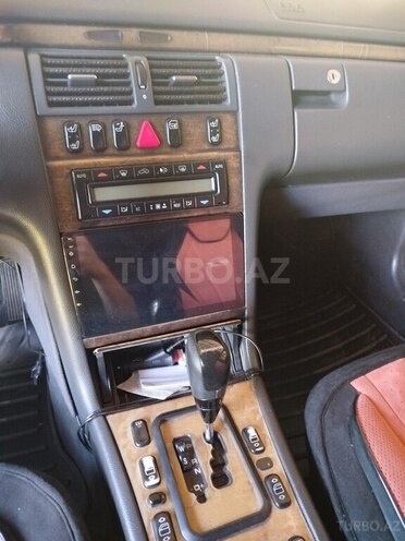 Mercedes E 240-2