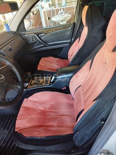Mercedes E 240-4