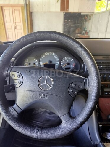Mercedes E 240-3