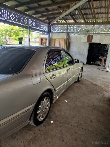 Mercedes E 240-7