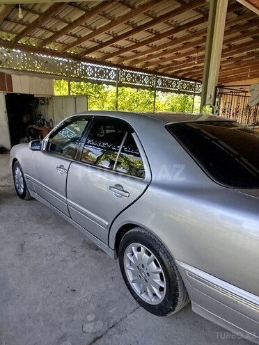 Mercedes E 240-8