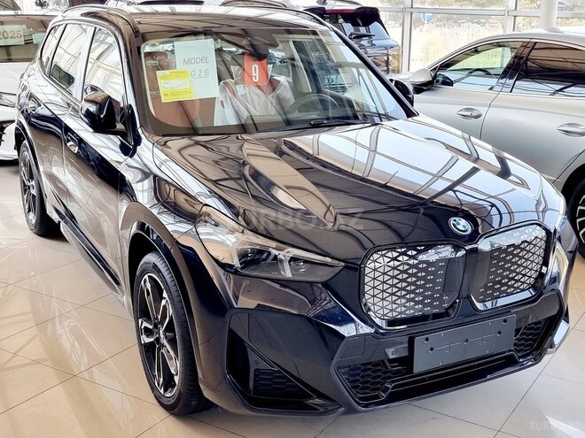BMW iX1-6