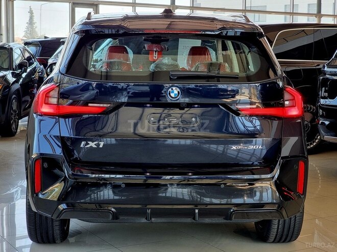 BMW iX1-14