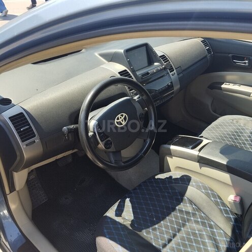 Toyota Prius-12