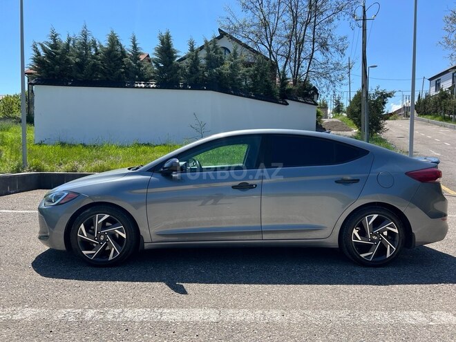 Hyundai Elantra-2