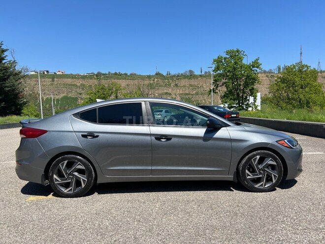 Hyundai Elantra-3