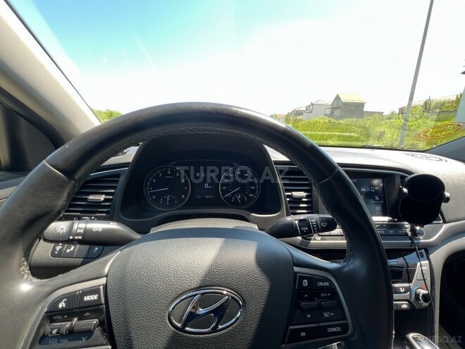 Hyundai Elantra-8