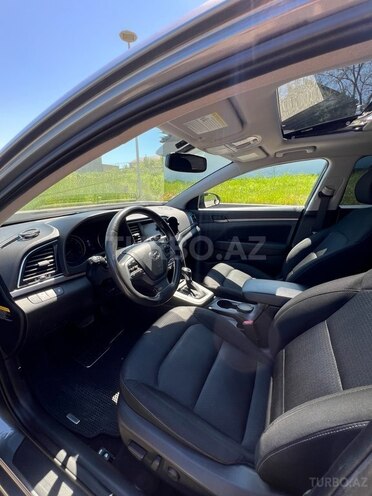 Hyundai Elantra-5