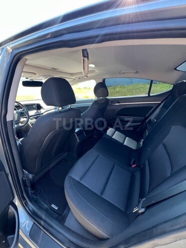 Hyundai Elantra-6