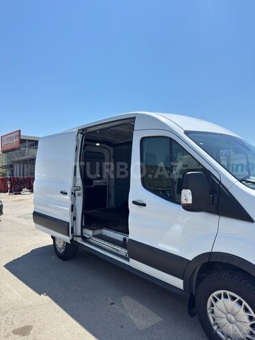 Ford Transit-3