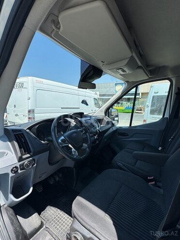 Ford Transit-5