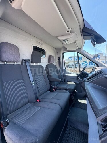 Ford Transit-7