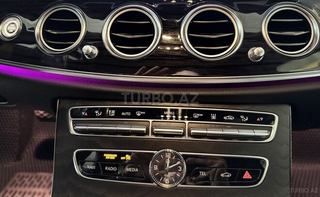 Mercedes E 220 d-21