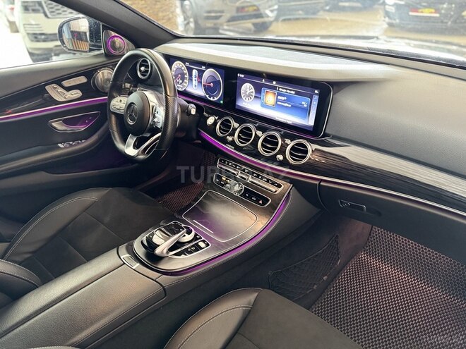 Mercedes E 220 d-17