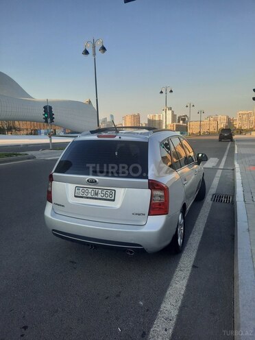 Kia Carens-9