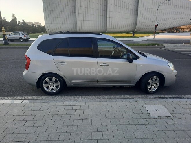 Kia Carens-10