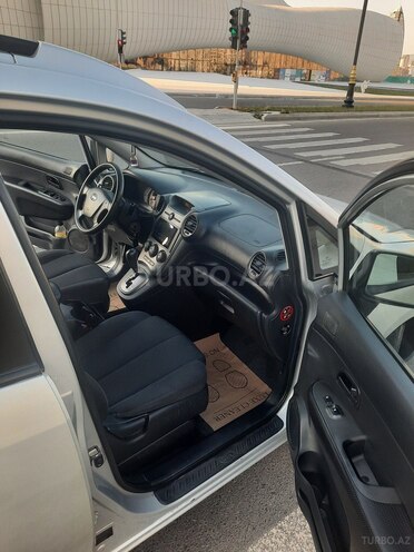 Kia Carens-3