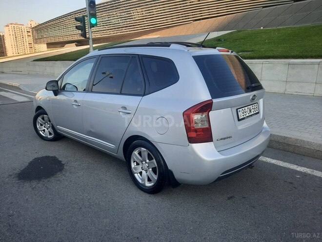 Kia Carens-8