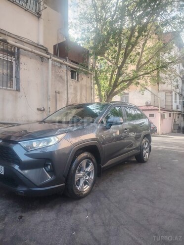 Toyota RAV4-12