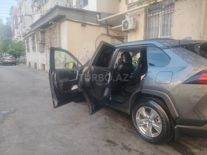 Toyota RAV4-11