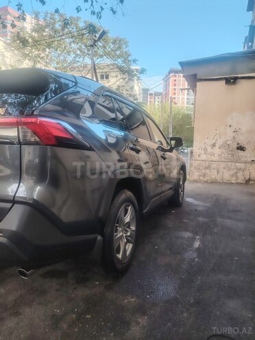 Toyota RAV4-8