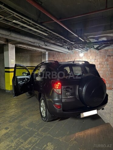 Toyota RAV4-4