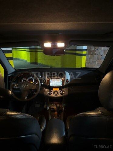 Toyota RAV4-8