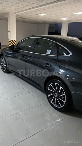 Hyundai Sonata-2